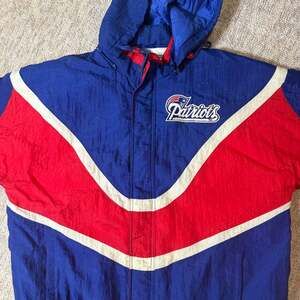 Vintage 90s Apex One Pro Line New England Patriots NFL Puffer Jacket